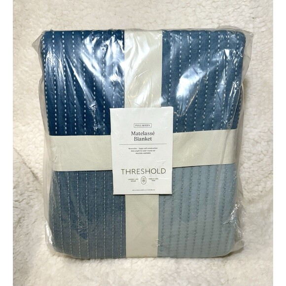 Full/Queen Spring Matelasse Blanket Oversized Gingham Blue - Threshold NEW - Picture 2 of 5